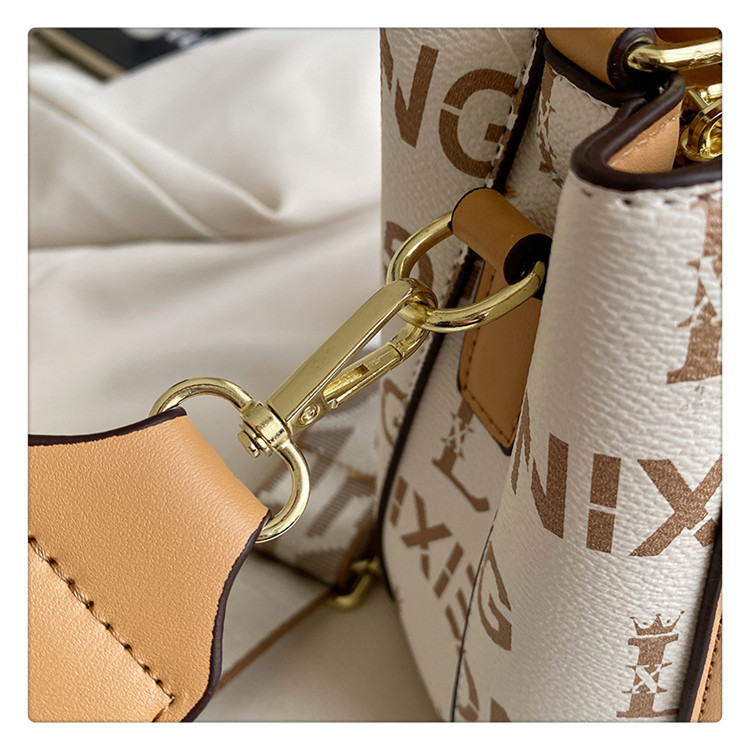2023 Autumn New Live Broadcast Good Large Capacity Women's Single Shoulder Crossbody Bag Letter Retro Wide Shoulder Strap Bag for Women_voghion.com