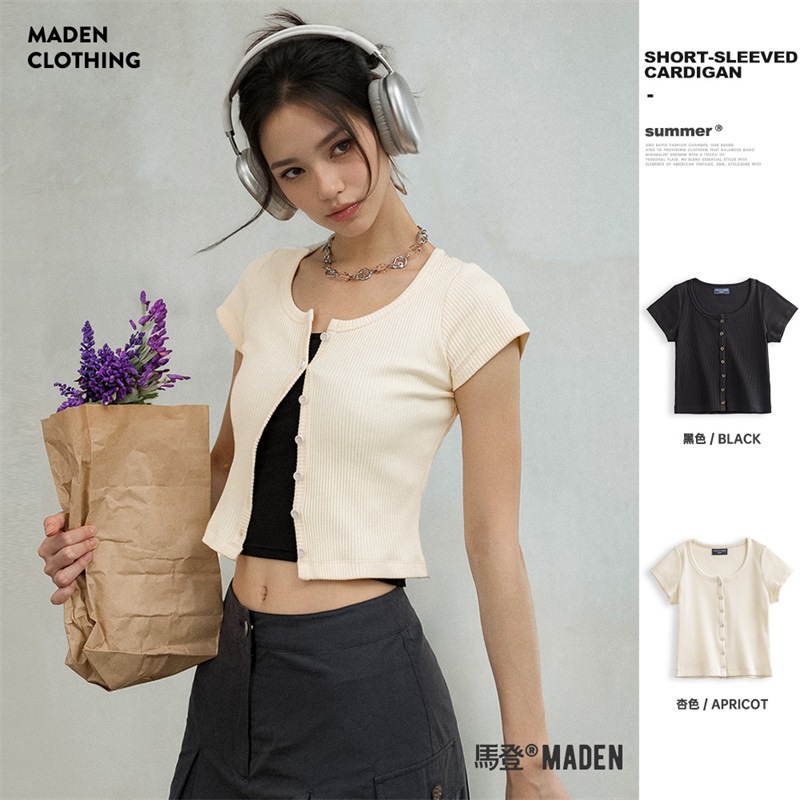 Knitted short cardigan with a round collar