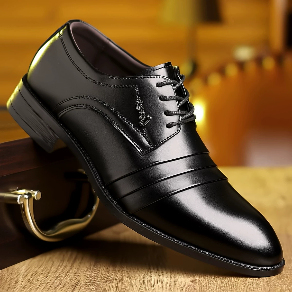 Новые деловые повседневные мужские кожаные туфли, модные, модные и универсальные кожаные туфли, нескользящие и прочные, повседневная мужская обувь для офисной работы.