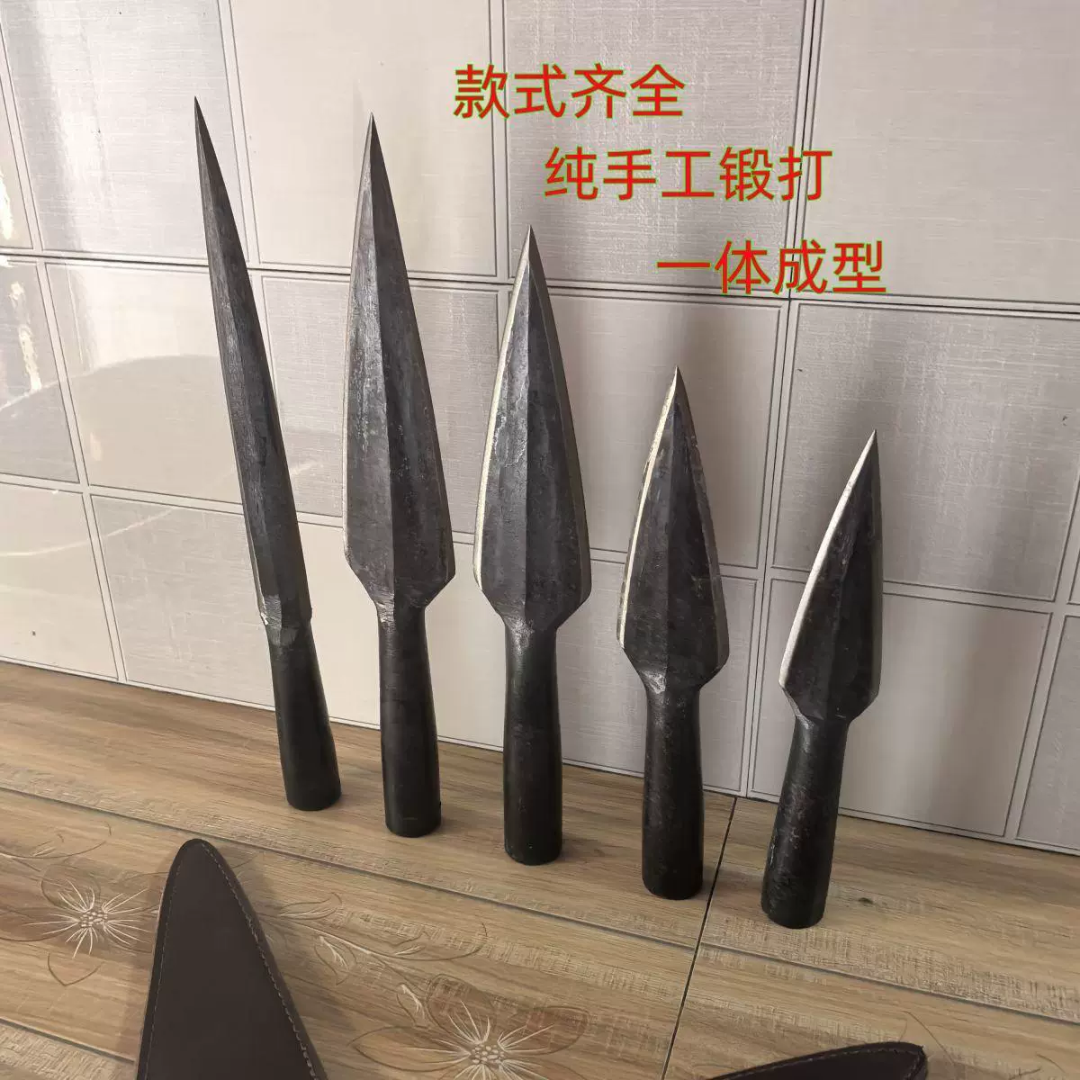 Копье ручной ковки из подшипниковой стали с красным наконечником, наконечник копья горного кабана, наконечник копья для боевых искусств на открытом воздухе, орудие оверлорда.