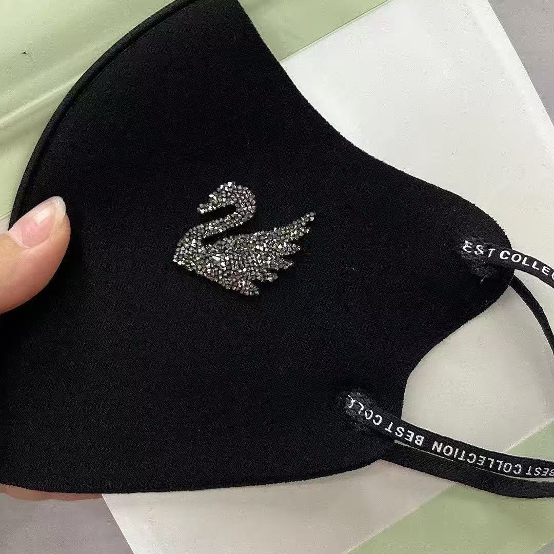 Medical mask, keep warm three dimensional adjustable swan