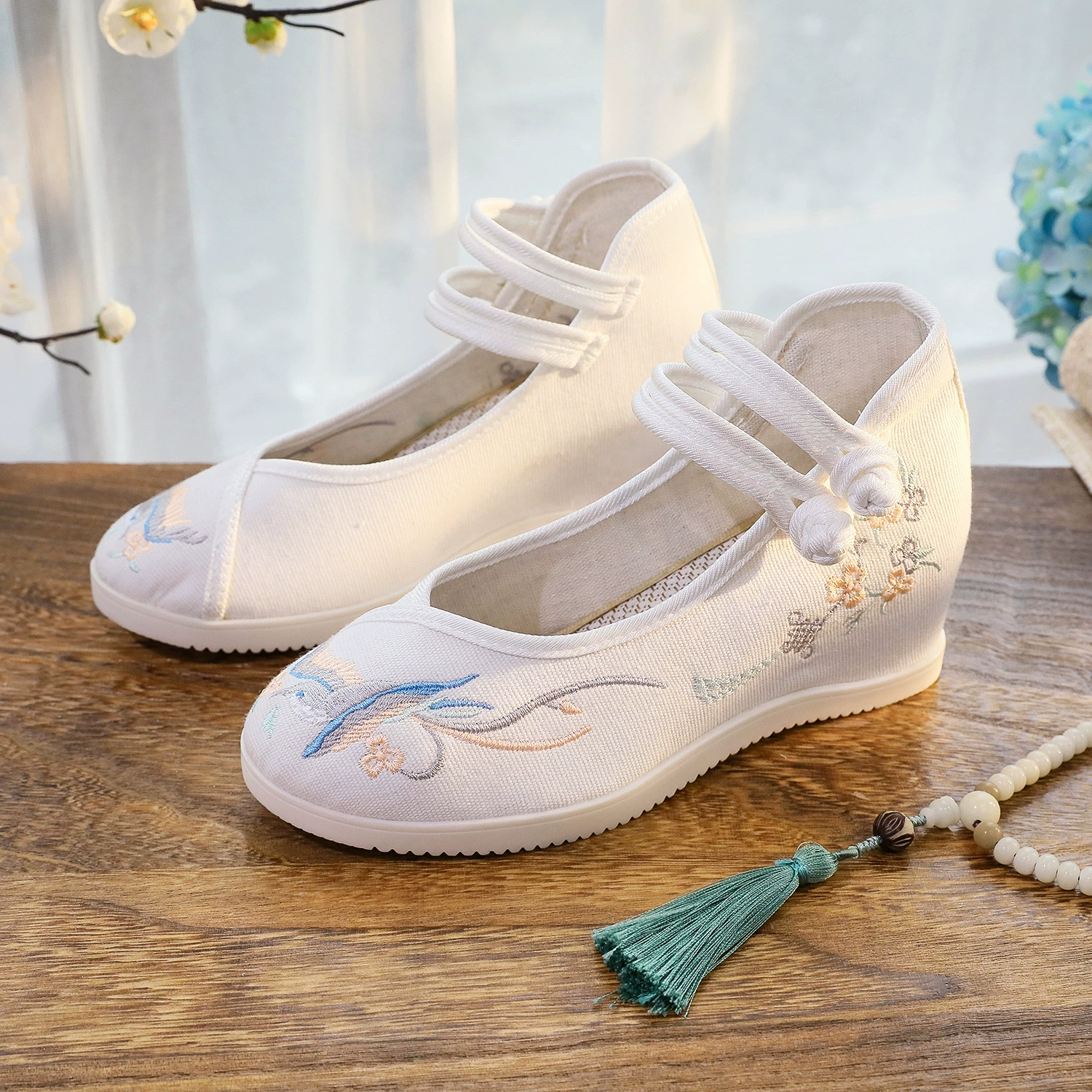 Новая обувь Hanfu, Женская Студенческая антикварная обувь с вышивкой, Женская подходящая антикварная обувь Hanfu, увеличивающая внутреннюю высоту, Тканевая обувь Han Element