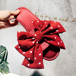 �ձ������¿���Ů���c�����Y�I����Ь�r�оӼ�ܛ�׷�����Ь�⴩Ů