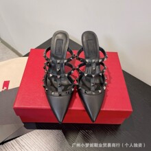 V家~柳钉凉鞋女2025夏季新款裸色漆皮性感后空尖头包头拖鞋女外穿