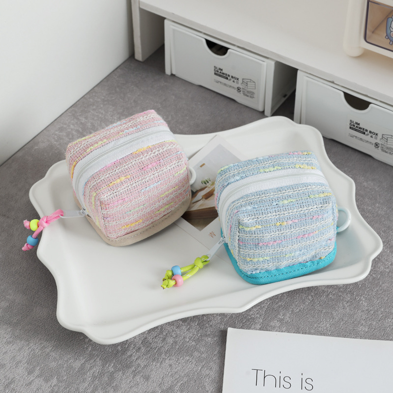 Nuevo mini bolso de llaves de viento de fragancia bolso de cambio lápiz labial de almacenamiento universal para el corazón de la niña conveniente para salir y almacenar en uno