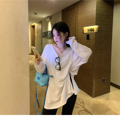 白色v领长袖t恤女秋季新款设计感小众打底衫内搭慵懒风高级感上衣