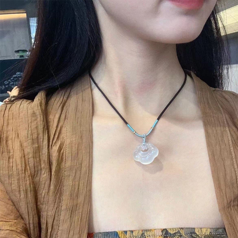 天然高冰玉髓祥云如意锁吊坠 玛瑙平安锁项链女锁骨玉石挂件礼品