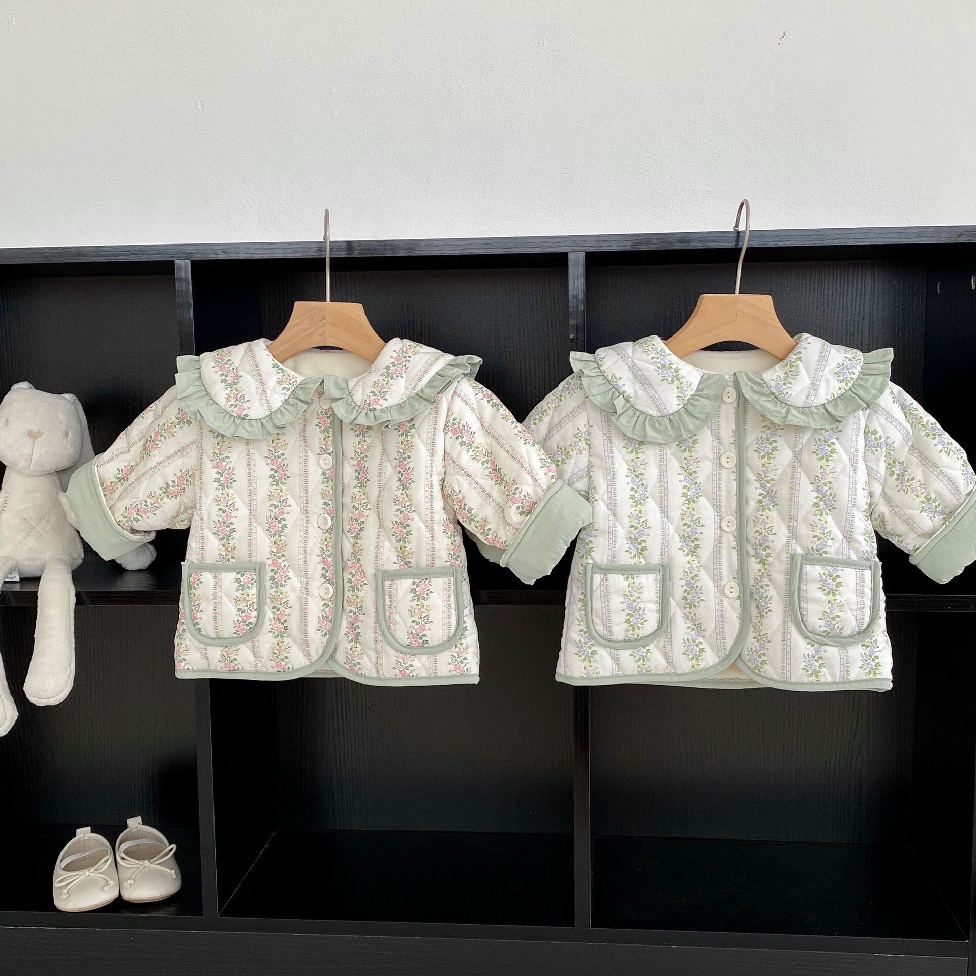 INS invierno Niña de lana forrada de algodón acolchado chaqueta infantil niños estilo pastoral floral solapa engrosada de manga larga de algodón acolchado abrigo