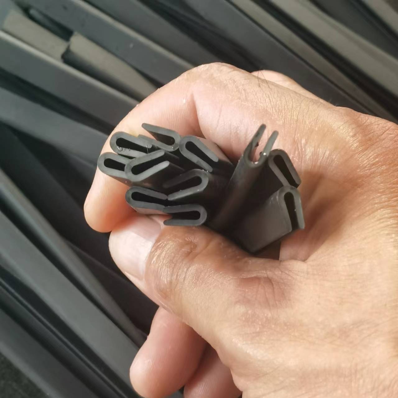 厂家直销耐腐蚀橡胶密封条U型包边压条龙骨装饰密封条量大优惠