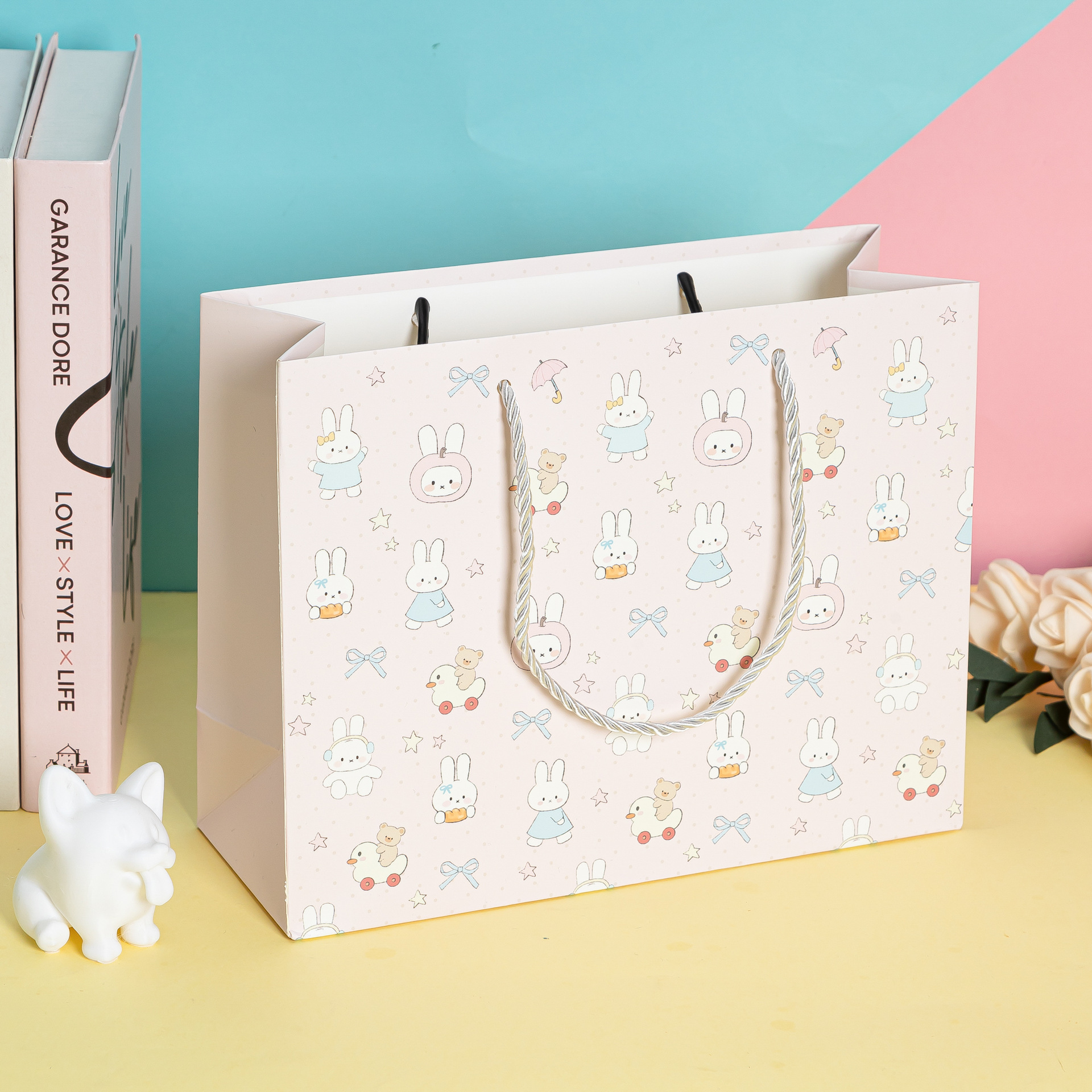 Nuevas bolsas de regalo horizontales una variedad de bolsas de regalo de alta calidad para regalos de fábrica general venta directa al por mayor