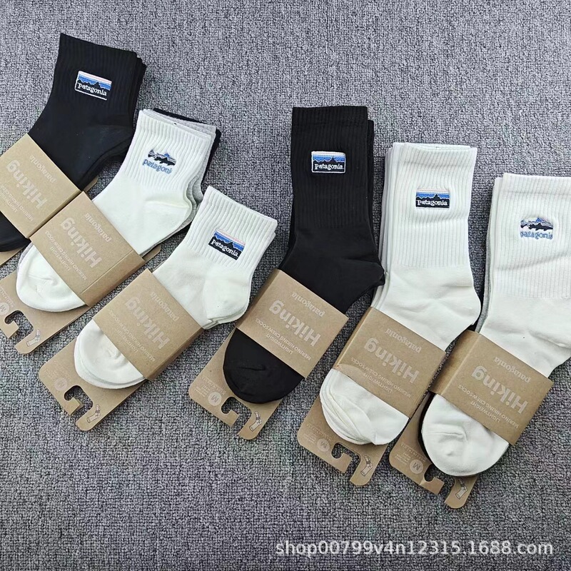 New Patagonia Three-Pair Outdoor Casual Sports Socks for Men and Women, Hiking Trendy Mid-Tube Socks with Embroidery