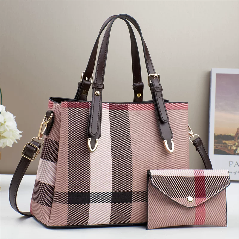 Capacious white shoulder bag