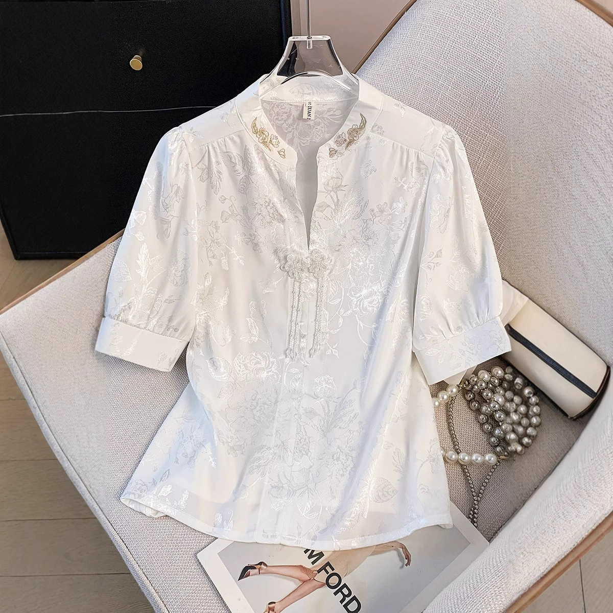Новая атласная рубашка с вышивкой в ​​китайском стиле в национальном стиле с дисками и пуговицами для женщин, новинка лета 2025, жаккардовая рубашка, свободный топ для похудения