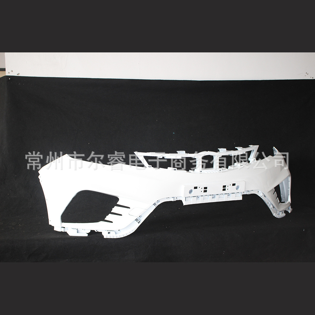 Suitable for the front bumper of the Soueast DX3, models 2016, 2017, and 2018. Also includes the front and rear bumpers and the front and rear bumper guards for the Soueast DX3