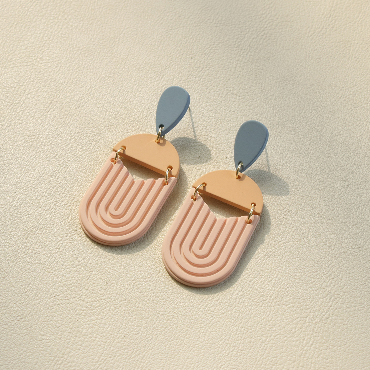 Retro Striped Large Oval Exaggerated Contrasting Three-dimensional Carving Acrylic Earrings Clay Lacquer Wholesale
