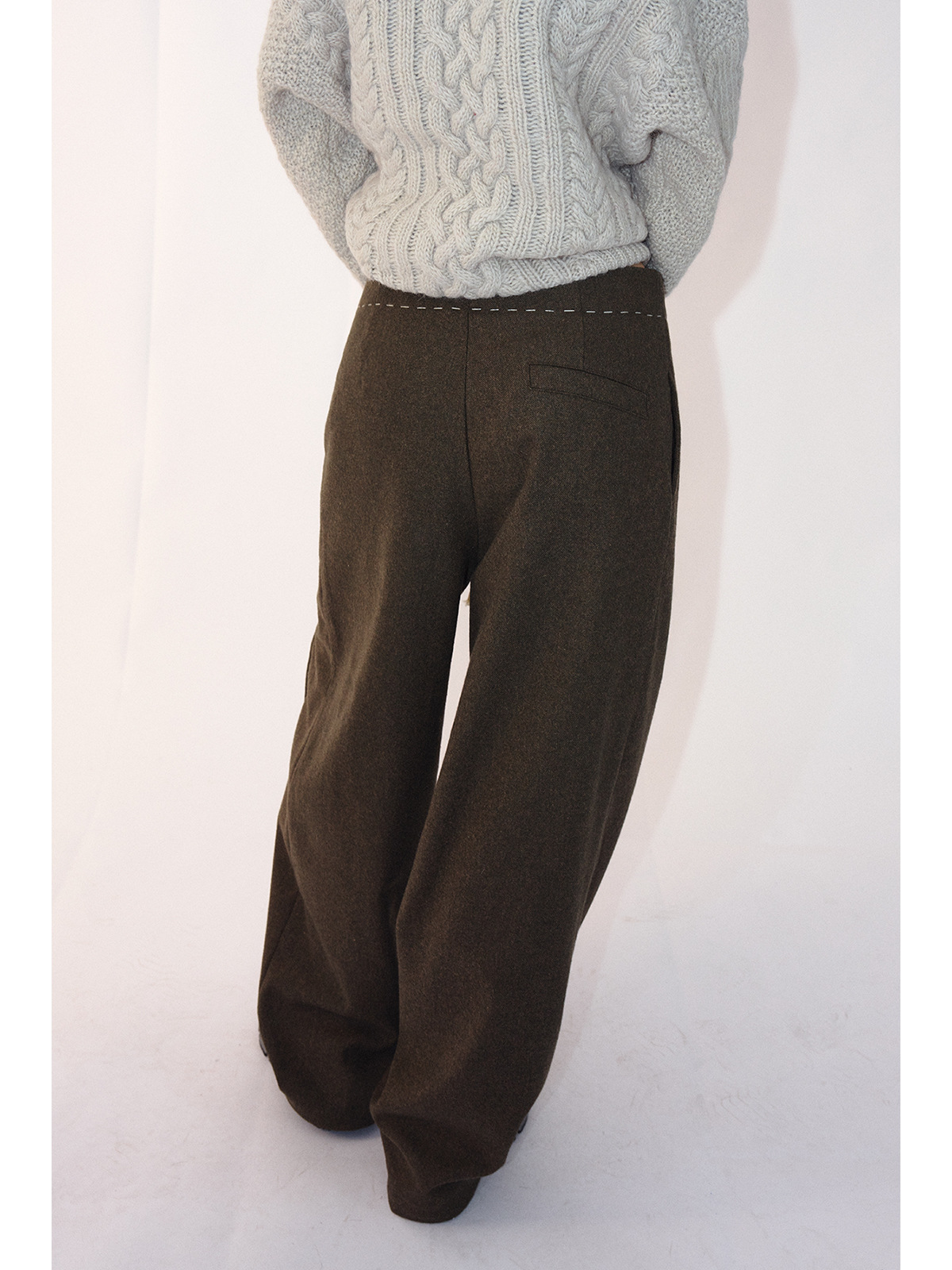 [時を知る] 新品のウールの手作りのハンギングテーパードパンツV7759
