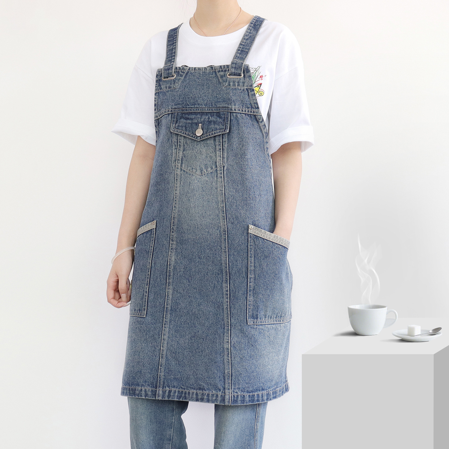 Nuevo delantal de moda coreano transfronterizo pintura de arte barbero ropa de trabajo lavado con agua delantal vaquero ambos lados