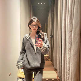 海军领灰色毛衣女秋季穿搭慵懒学院风撞色条纹设计感针织开衫外套