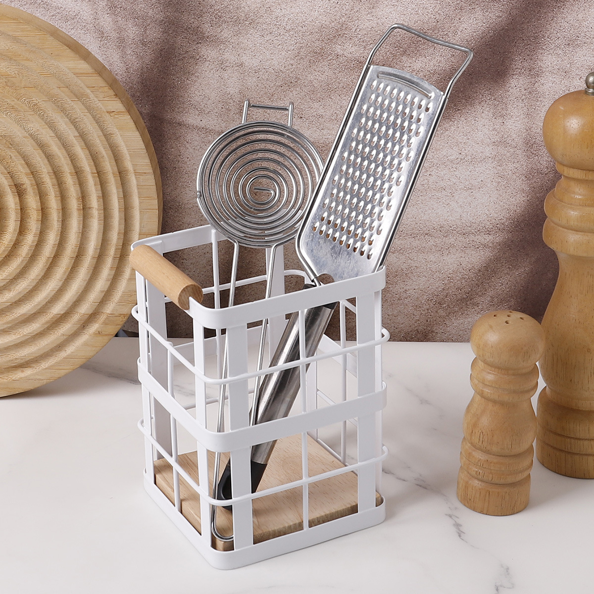 Venta caliente de cubierta de cocina cuchillos y tenedores cubiertos de almacenamiento estante de herramientas de cocina canasta de hierro forjado papelería oficina almacenamiento lápiz