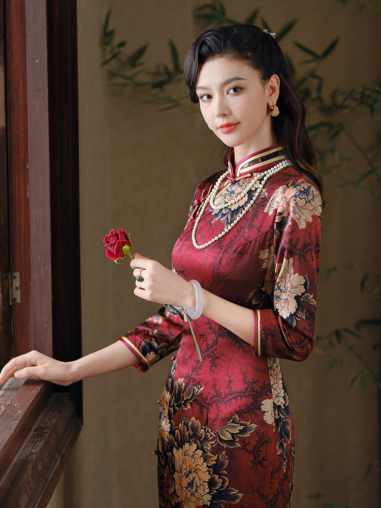 Red silk elite cheongsam