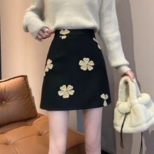 UNMUN黑色刺绣毛呢半身裙女装秋冬季2025新款小个子高腰显瘦A字短