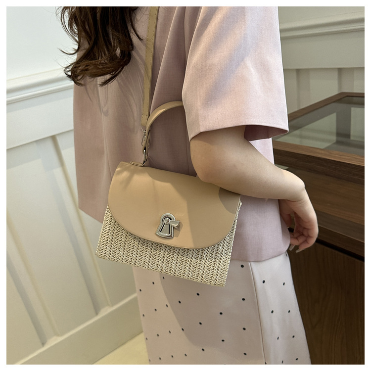 Color-Blocking-Hand-gehaltenes kleines Quadrat für Frauen 2024 neue Sommer koreanische Version modische Lock Gras gewebt lässig_voghion.com