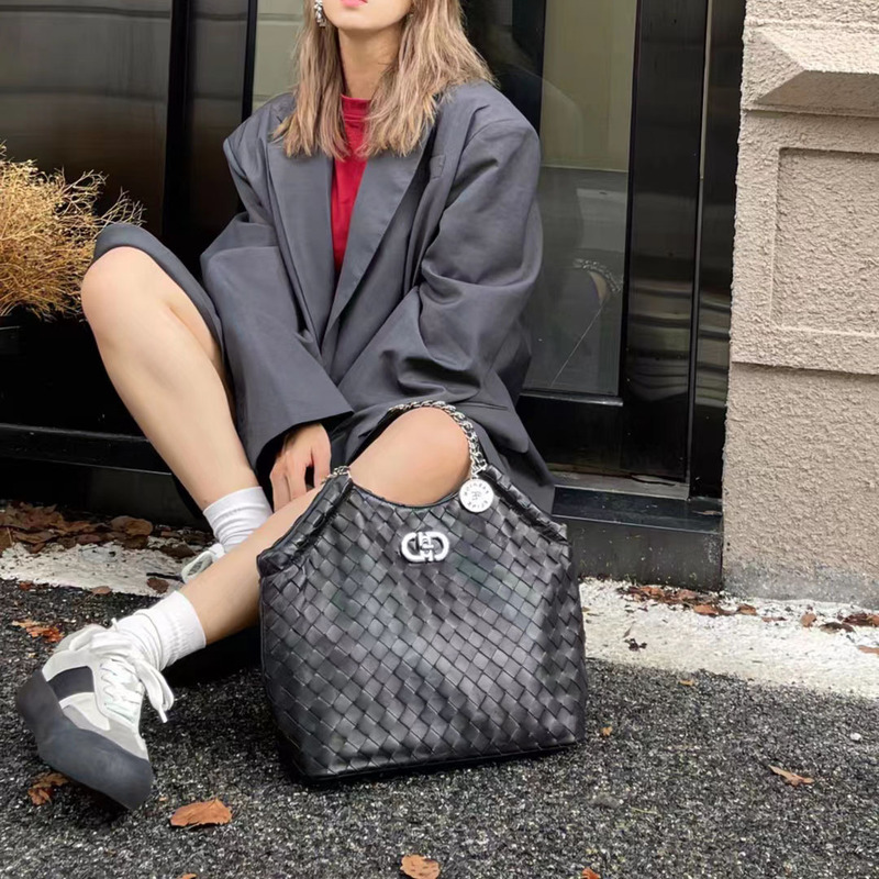 Sheepskin large capacity woven bag new fashion casual tote bag all-match underarm bag handbag genuine leather women's bag Sheepskin large capacity woven bag new fashion casual tote bag all-match underarm bag handbag genuine leather women's bag