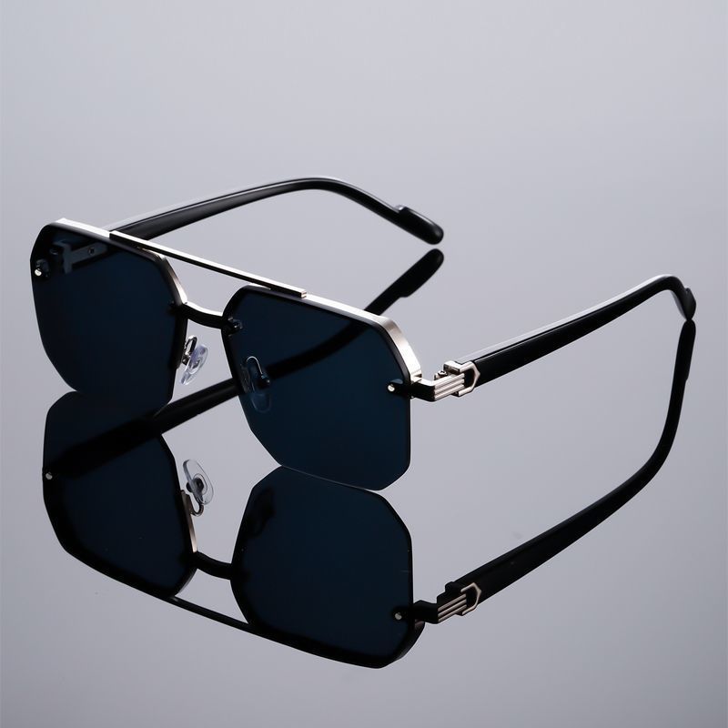 Silver frame black and gray piece [metal nose pad]