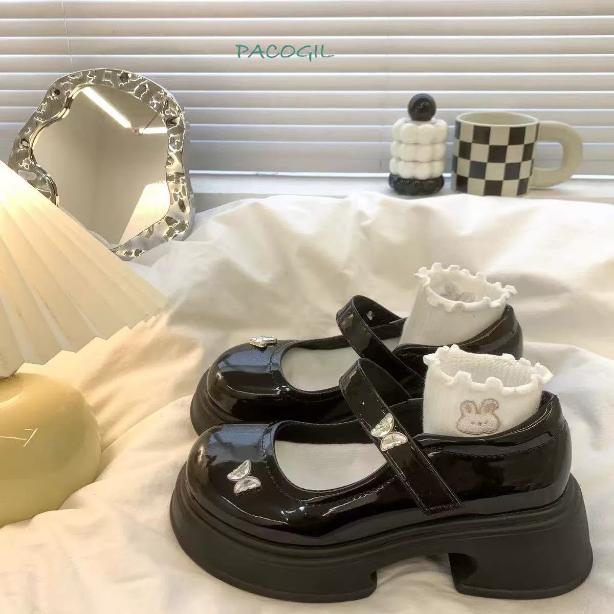 Маленькие кожаные туфли на липучке в британском стиле с бабочкой для женщин, новые летние французские лоферы на толстой подошве и толстом каблуке для женщин, оптовая продажа