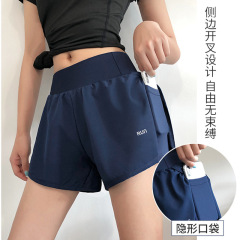 運動半ズボンの女性の偽の2つの光防止のフィットネスショーツの高腰ヨガのズボンはやせているランニング半ズボンの夏の女性を現します。