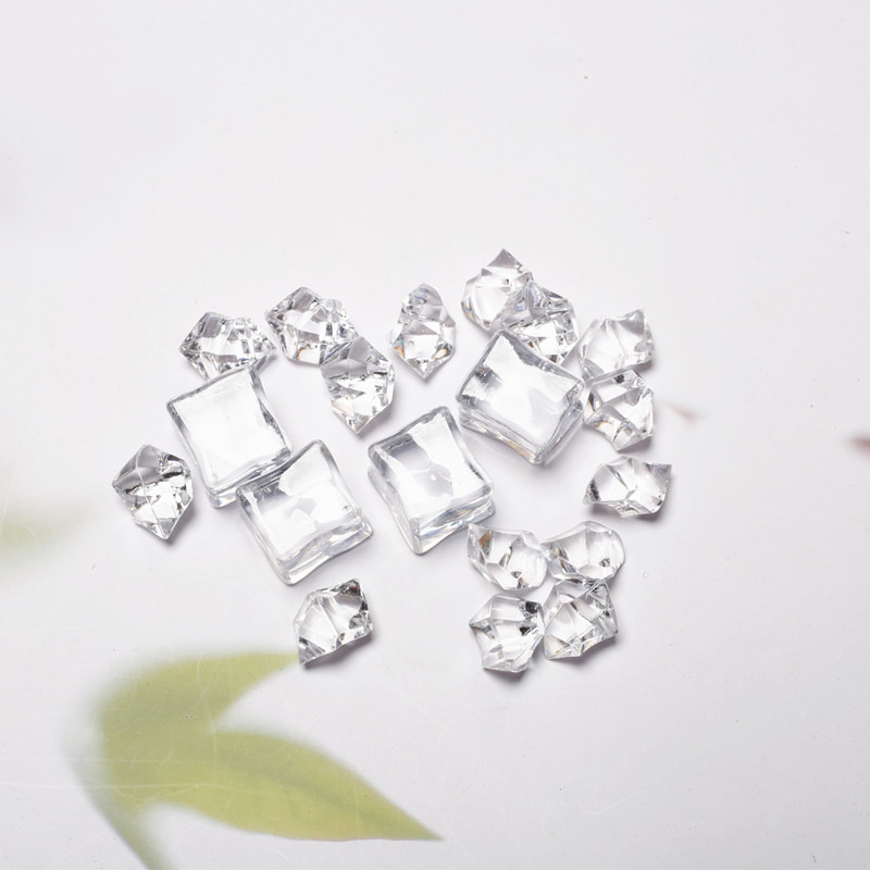 큰 얼음 조각 4 개 + 분쇄 된 ice-0x0cm 15 개