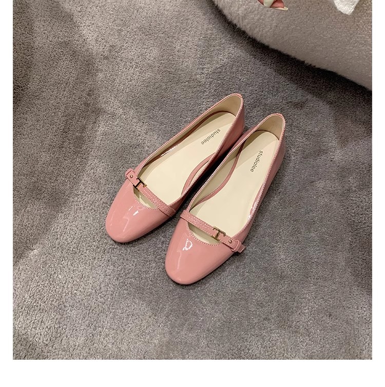 Madre de uva temperamento pequeña cabeza redonda una hebilla esmaltada un pedal plano zapatos de viaje de moda de otoño