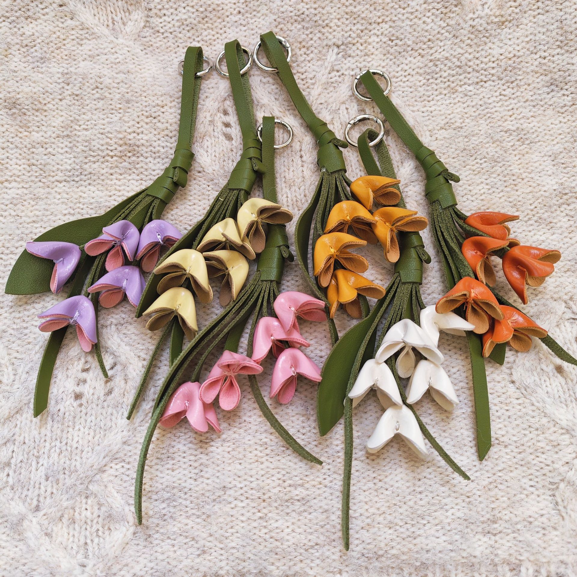 新款手工郁金香花束皮革挂件铃花朵皮质包挂件车挂饰服装配饰装饰