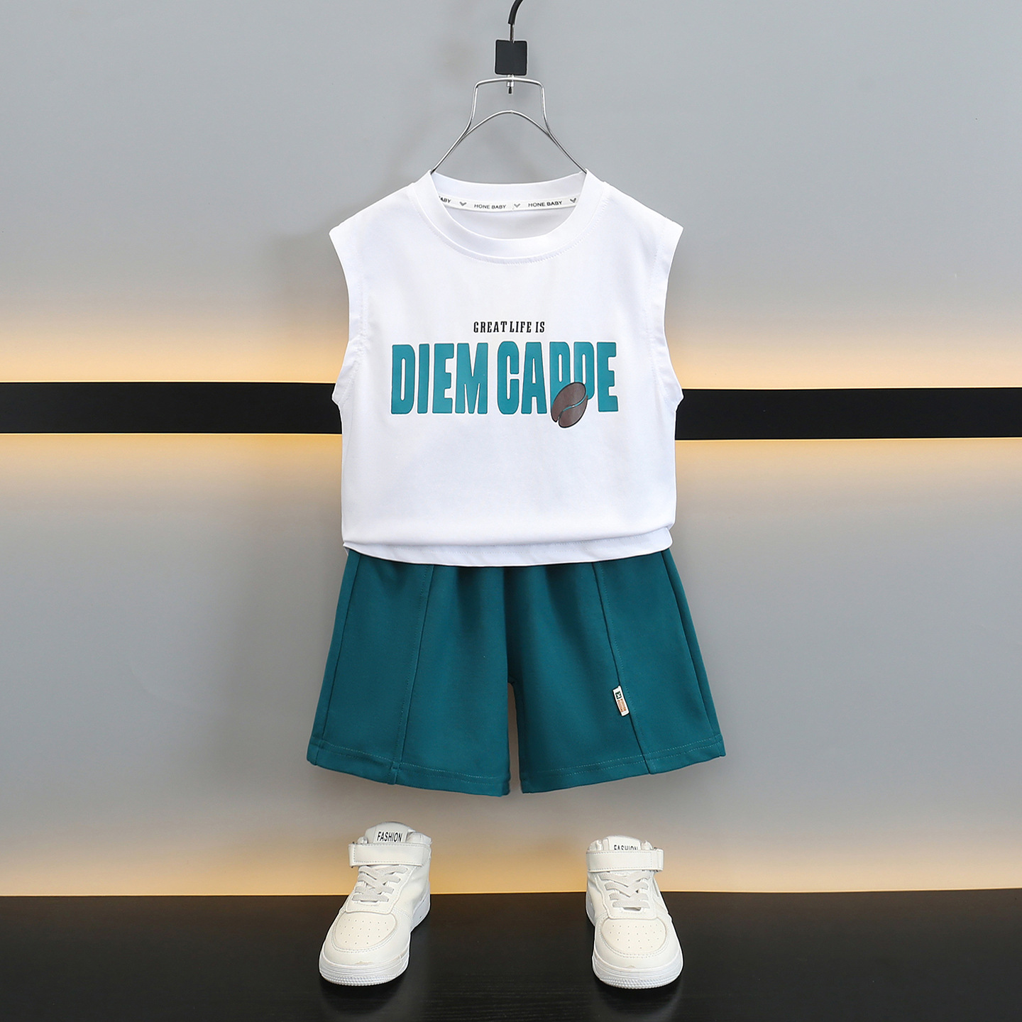 8517 traje de chaleco para niños pantalones cortos sin mangas de verano para niños de dos piezas 2025 nueva ropa de calle frita para bebés 3