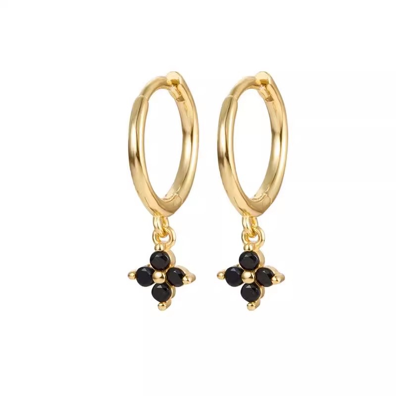 S925 aretes de plata esterlina nicho temperamento negro de cuatro hojas de aretes de flores perfiles de orejas ligero lujo de alto nivel de sensación de orejas de red roja