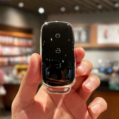 of the e5 Explorer+ version — Car key bag
