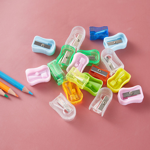 Cute candy-colored small pencil sharpener student single-hole pencil sharpener plastic cartoon creative manual pencil sharpener wholesale