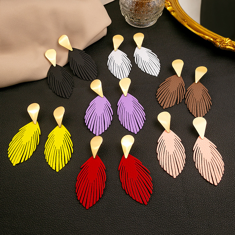 28g Weight Drop Earrings Classification 1 Pair Quantity Daily Occasion Iron Material Leaf Pattern Women'S Gender Plating Design Fashion Style 1 Pair Fashion Leaf Plating Iron Drop Earrings 1