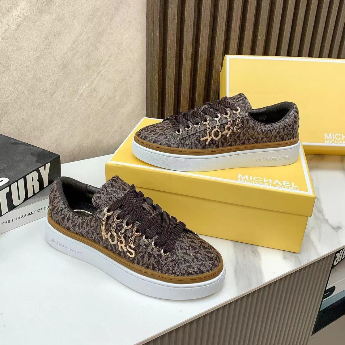 时尚新款女士板鞋小白鞋一比一高板本外贸批发广州货高品质MK软底