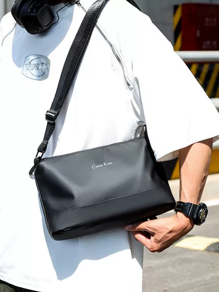 Men's High-End Crossbody Bag 2026 New Style Business Commuter Waterproof Backpack Korean Style Lightweight Shoulder Bag