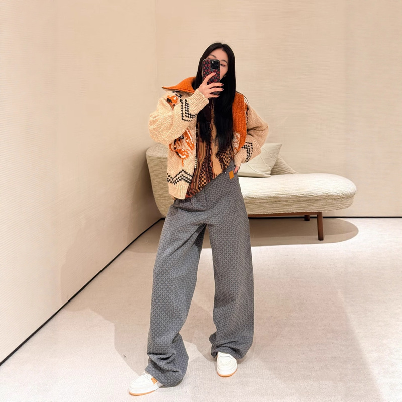 Correct Version of the Original V Brand New Presbyopic Four-Leaf Clover Fish Scale Jacquard Jeans Loose Straight Pants for Men and Women