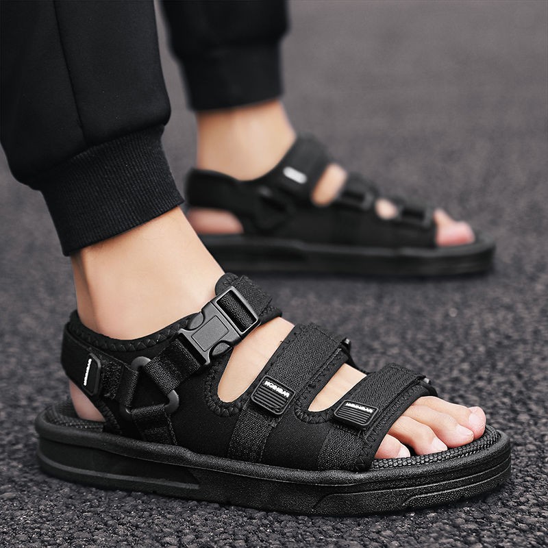 Fábrica al por mayor sandalias de los hombres transfronterizos chanclas de los hombres de doble uso verano nuevo verano zapatos de moda playa en stock