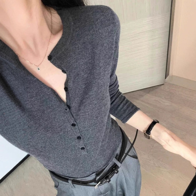 老钱风精纺羊毛针织衫女修身正肩上衣25新款秋冬v领修身内搭打底|undefined