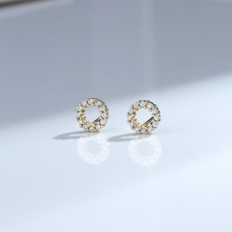 Cubic Zirconia And Pearl Stud Earrings For Everyday Elegance_voghion.com