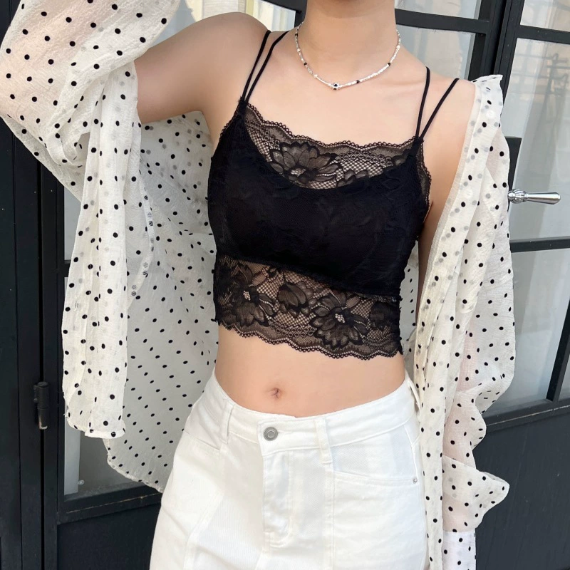 Горячая девушка сексуальная кружевная подтяжка спинки с подушкой на груди летом