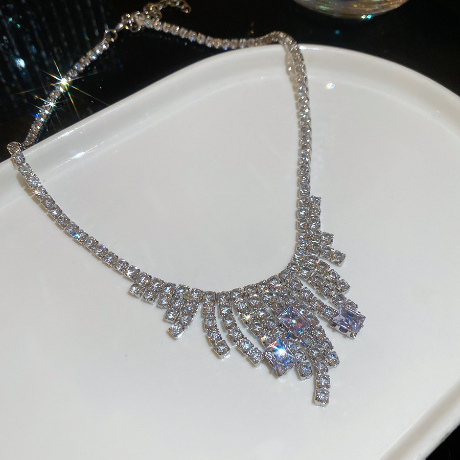 Medieval vintage diamantes goteo pendientes collar ligero lujo nicho cerradura estilo palacio conjunto de joyas exquisitas