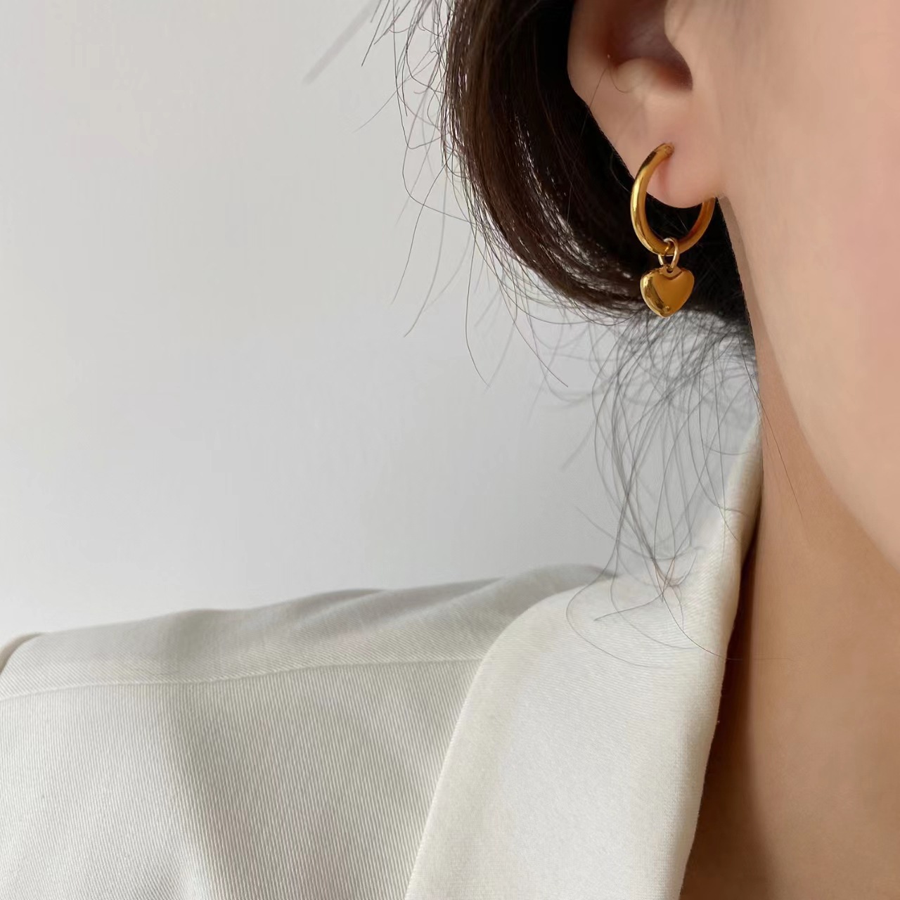 12g Weight 0.03µm-0.05µm Gold Plating Thickness PVD Coated Gold Plating Process 1 Pair Fashion Heart Shape Plating 304 Stainless Steel 18K Gold Plated Stainless Steel Earrings