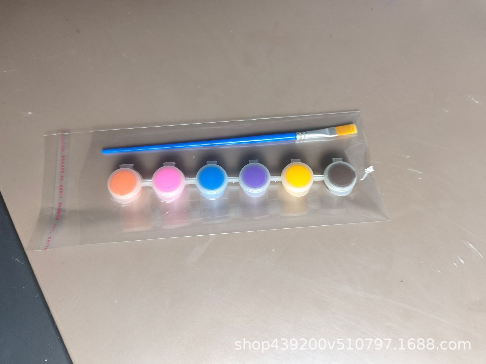 Puesto de actividades al por mayor Muñecas de yeso pintadas para niños Bolsas independientes Diy Graffiti 61 Día del niño Regalos para estudiantes