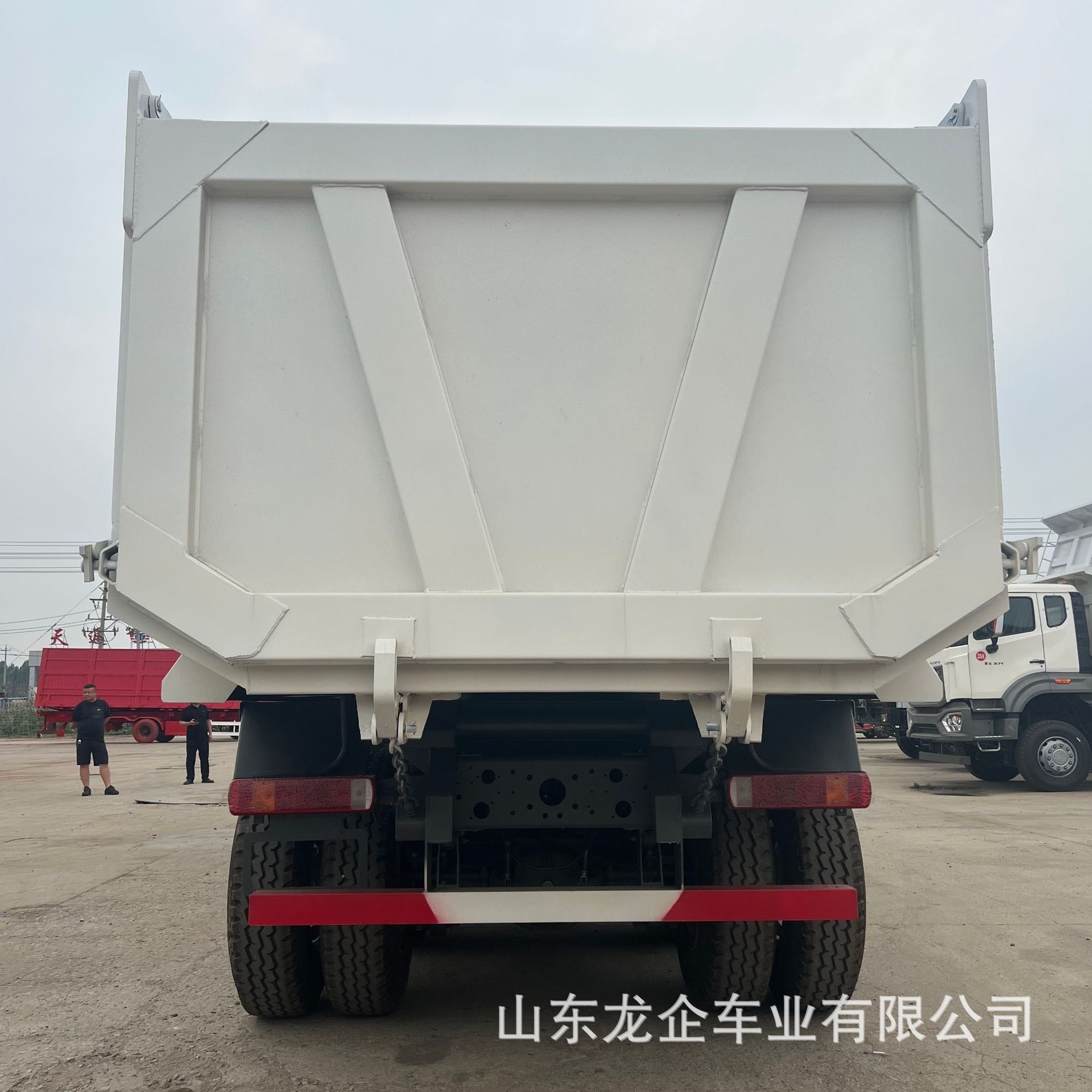 Sinotruk Howo Tx Engineering Dump Truck, 371 Horsepower U-Shaped Box-Type Dump Truck for Export, Construction Site Transport Dump Truck