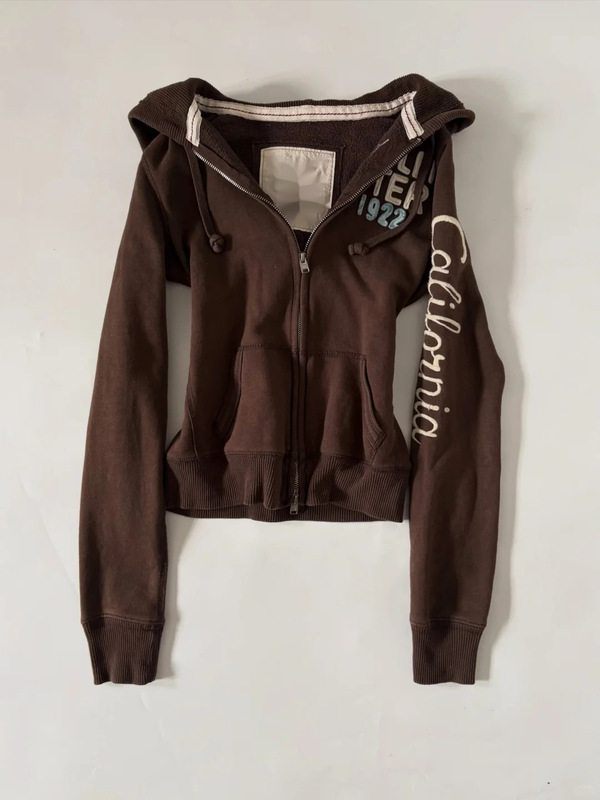 American retro early autumn style, vintage, niche, pure and alluring, brown, early autumn letter-print hooded long-sleeve jacket American retro early autumn style, vintage, niche, pure and alluring, brown, early autumn letter-print hooded long-sleeve jacket